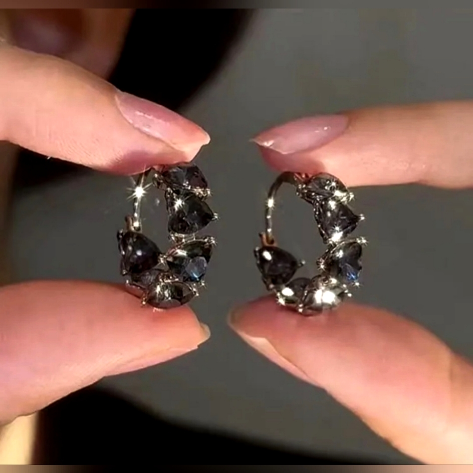 New Trendy Black Heart Shape Rhinestone Stud Earrings.Stainless Steel Gold Color
